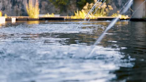 Wasserspiel-Im-Abgeschlossenen-Kunstvollen-Garten-3