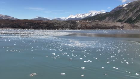 glaciar y aguas heladas de la entrada tarr en glaciar bay, alaska