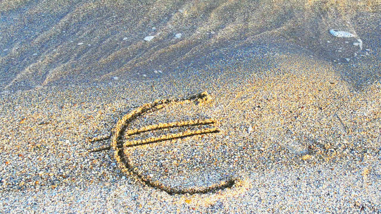 Sand og valuta. Eurotegn på sand