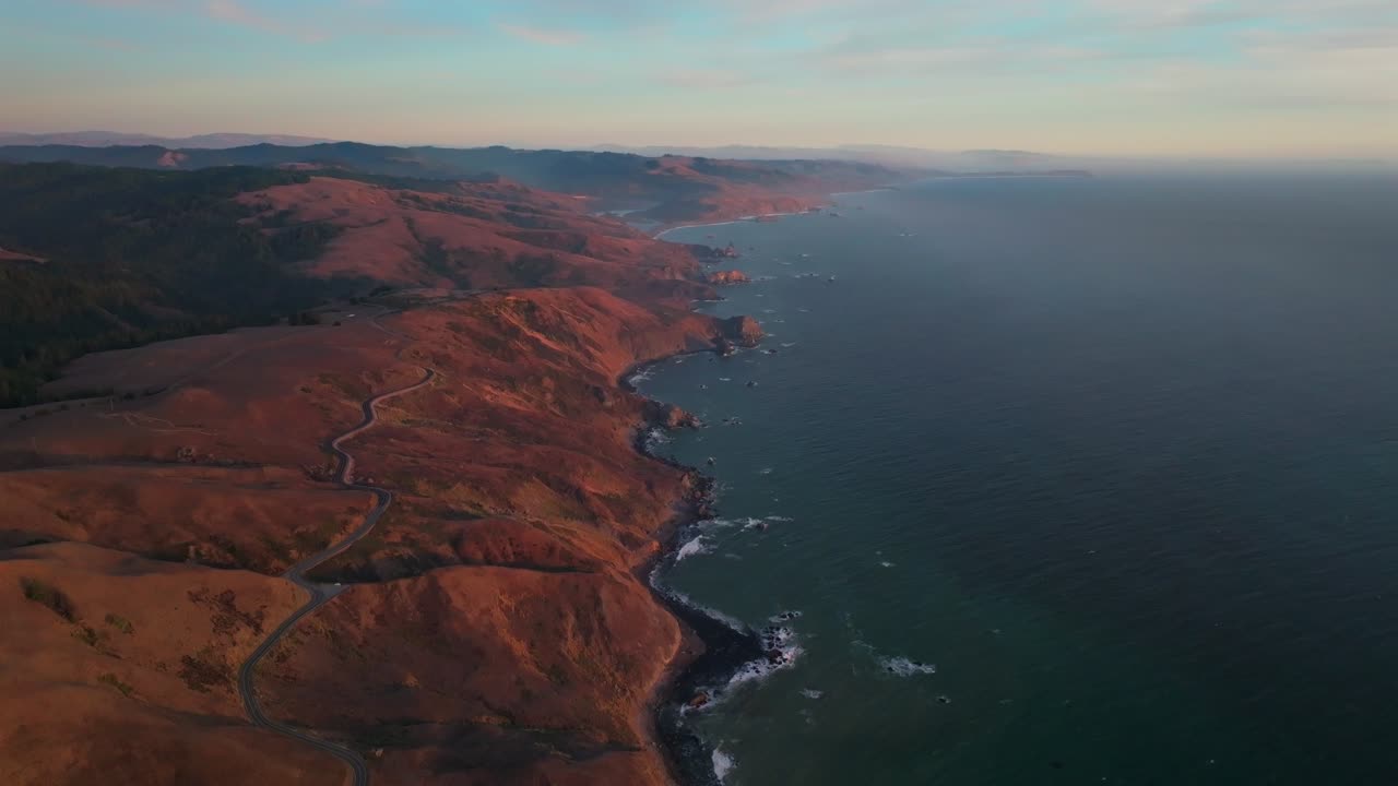 볼리나스, 소노마, 코스트 주립공원, 골든 선, 바람이 불어오는 태평양, 경치 좋은 해안 고속도로, 캘리포니아, 공중 드론, 보데가 베이, 포트 로스, 레드우드 포인트, 레이스, 빅 서, 슨 크리크, 역전