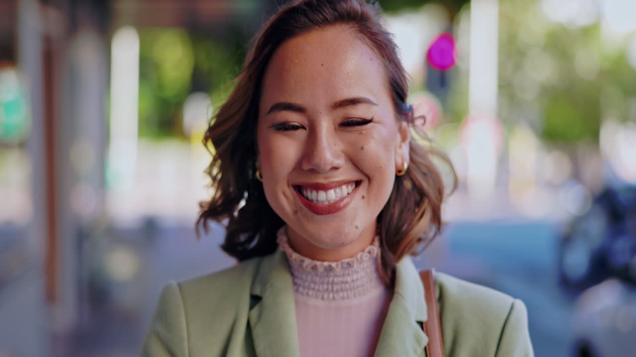 사업가 의 얼굴, 미소