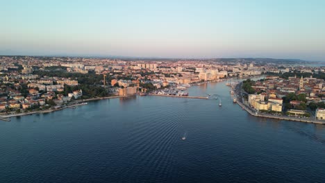 Panorama-Aéreo-Sobre-Zadar-En-Las-Noches-De-Verano