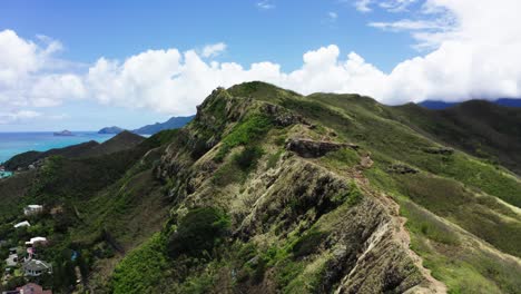 Drone-shot-of-Oahu's-Pillbox-point,-a-hiking-trail-overlooking-Lanikai