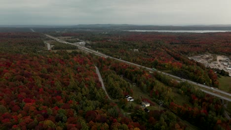 Municipios-Del-Este,-Quebec,-Canadá---Vista-Maravillosa-De-Los-árboles-De-Otoño---Perfecto-Para-El-Destino-De-Verano---Toma-Aérea