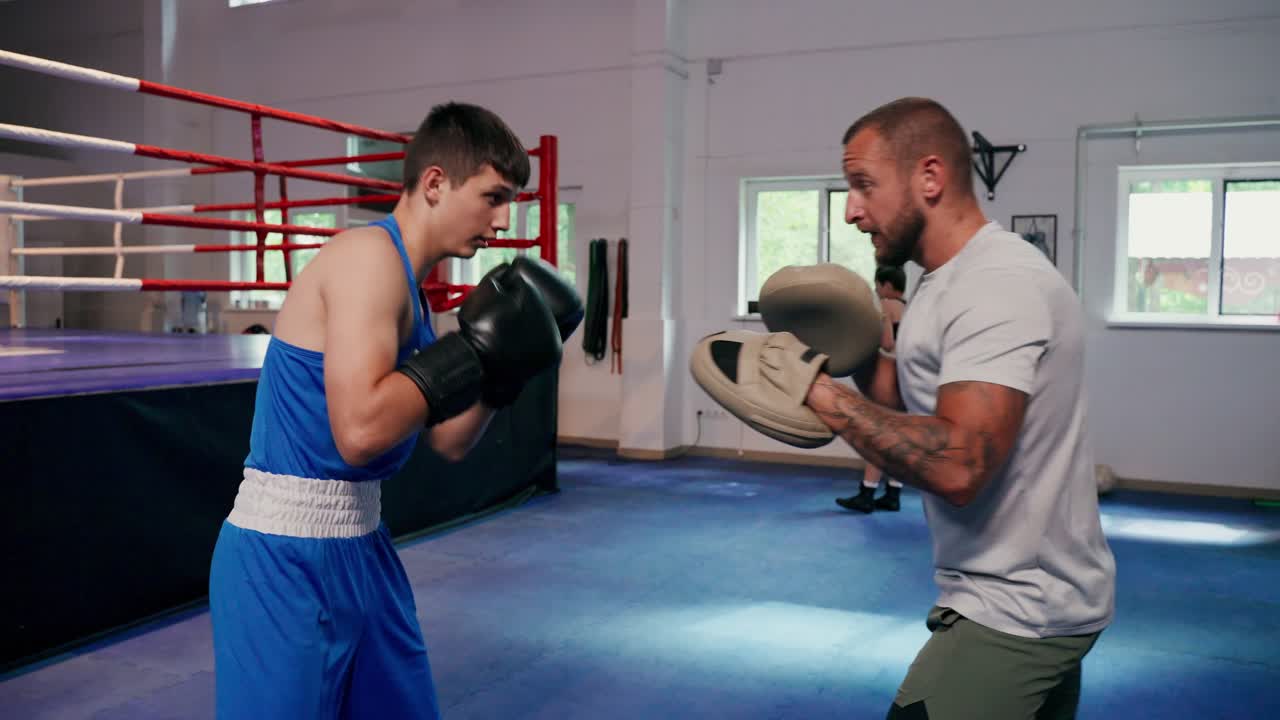 Treino de sparring de boxe
