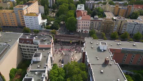 impresionante vista aérea de arriba del vuelo csd orgullo desfile del amor 2023 en la ciudad de berlín alemania día de verano