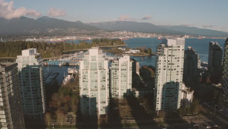 Antena-Descendente-Sobre-El-Hermoso-Paisaje-De-Vancouver