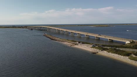 Sonniger-Tag-Luftaufnahme-Der-Ponquogue-Bridge-Long-Island-New-York