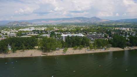 Vista-Aérea-Del-Parque-Boyce-gyro-En-Kelowna,-Columbia-Británica