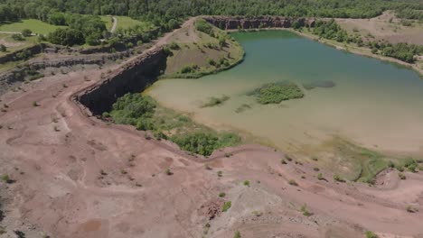 Cantera-De-Piedra-Kinnekulle-Con-Mini-Gran-Cañón-En-Hallekis,-Suecia