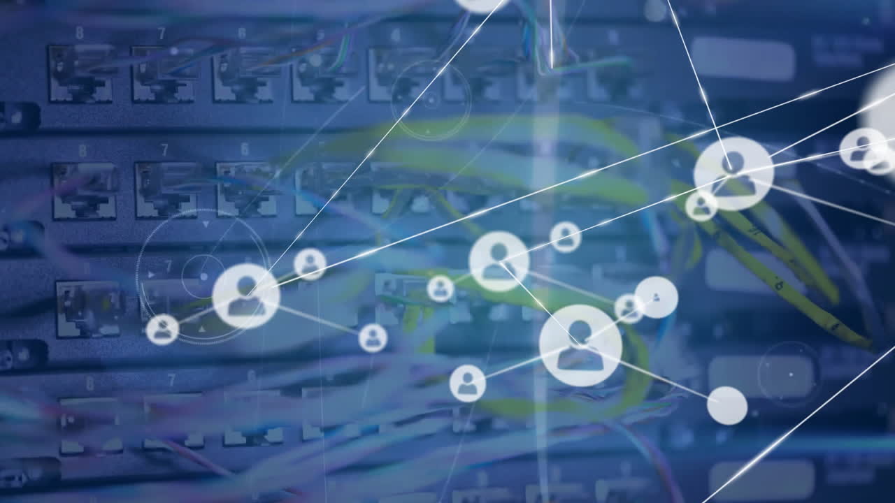 아이콘과 데이터 처리를 통해 컴퓨터 서버를 통해 연결 네트워크의 애니메이션