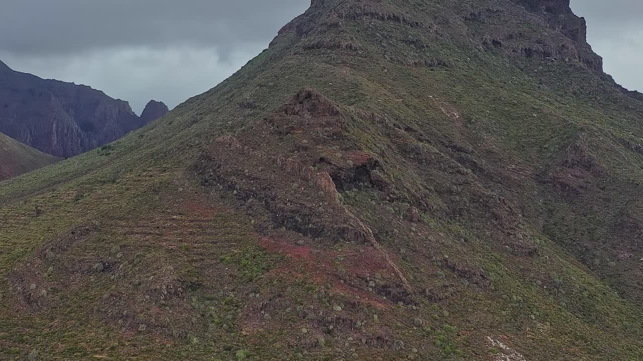 Esplora il paesaggio aspro dell'isola di Tenerife in Spagna