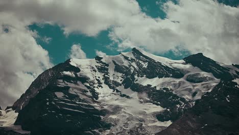 pico de la montaña doldenhorn cerrar timelapse en suiza