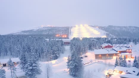 Polizeilicher-Absturz-Auf-Straßendrohnen-überführung,-Levi,-Finnland-Verschneite-Dorfgegend-2