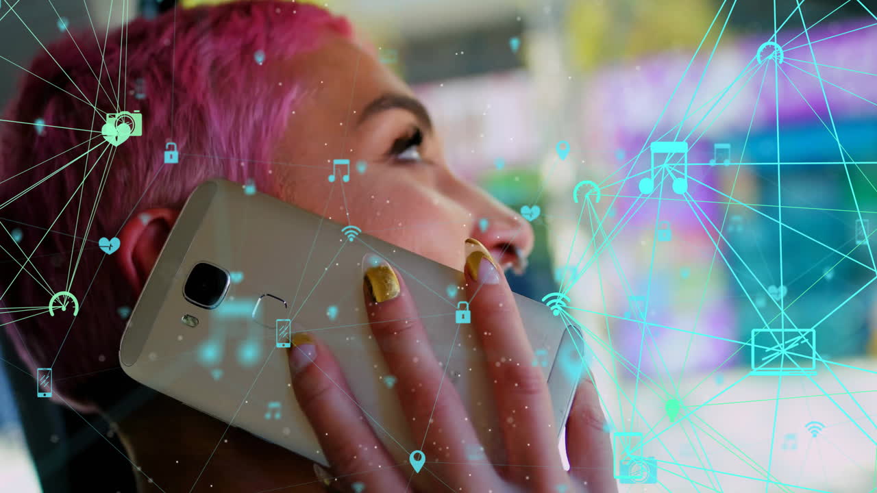 animación de iconos conectados globos sobre mujer biracial hablando en teléfono celular mientras está sentado en el coche