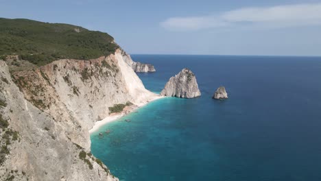 Zakynthos-Clifftop-2-Mit-2-Spitzen-In-Der-Ferne