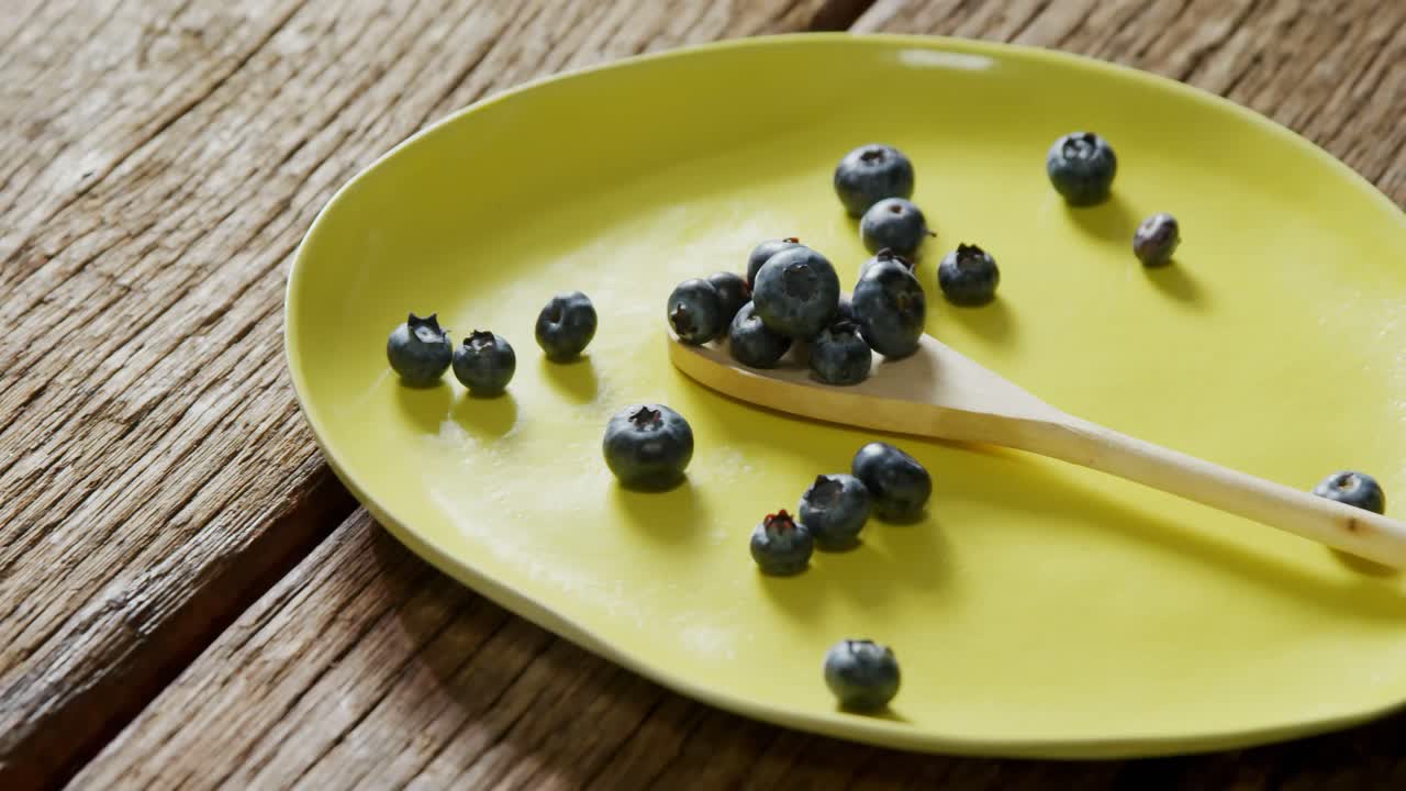 Blueberries and spoon in plate 4k