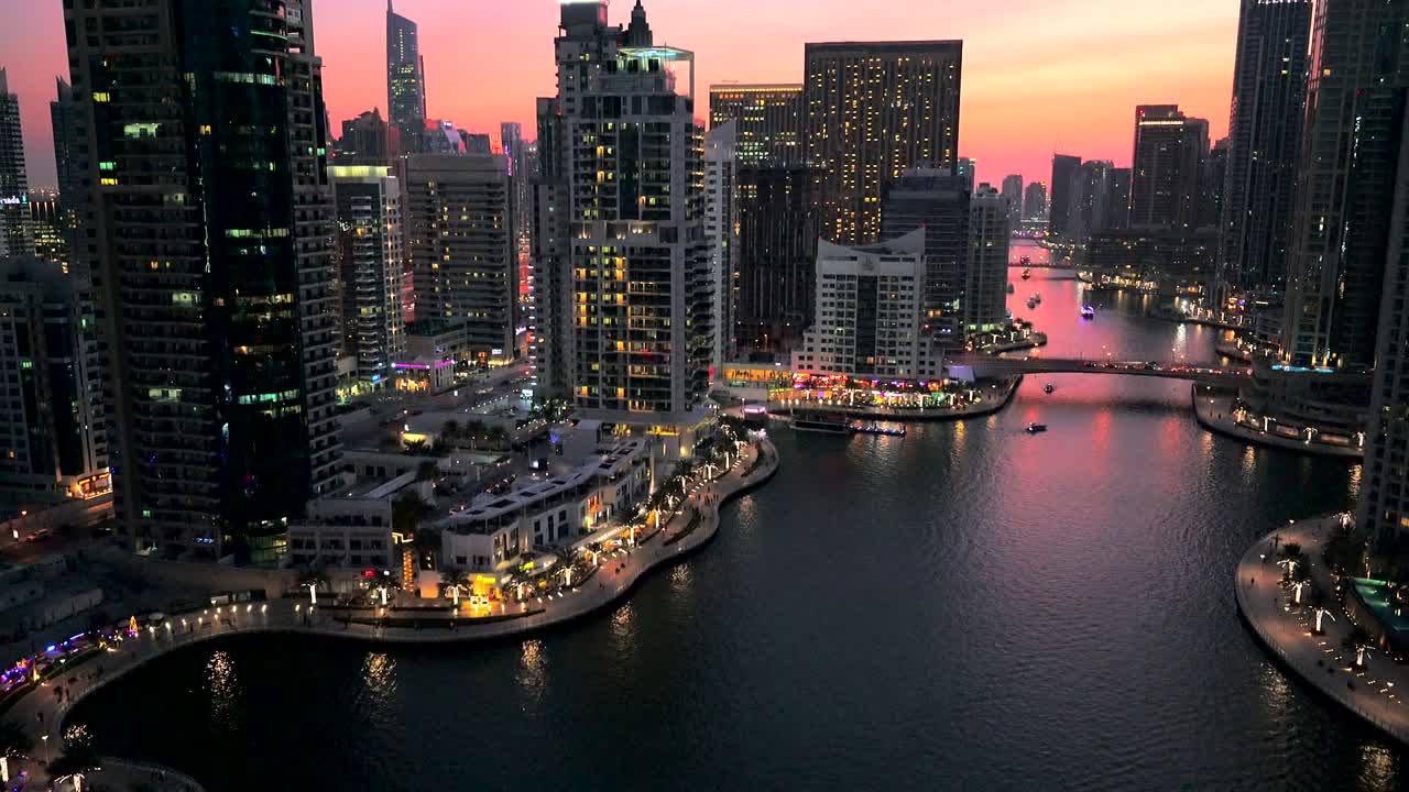 Soirée à la Marina de Dubaï.