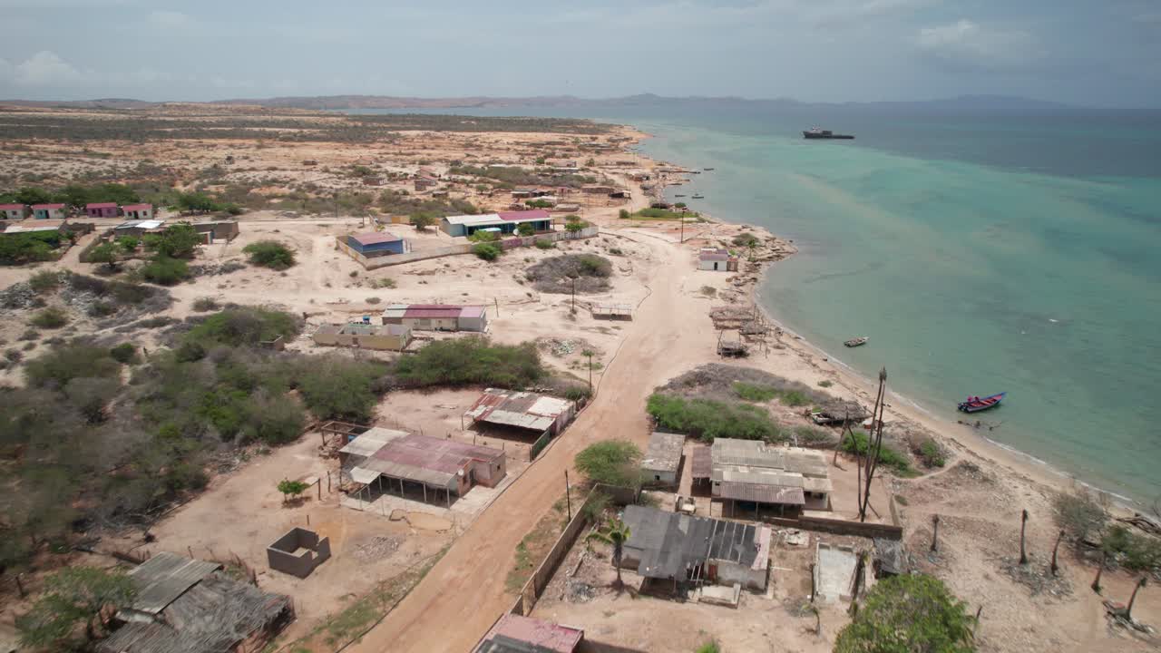 Vista aerea di Playa Punta Arenas, costa e oceano di Araya, Venezuela