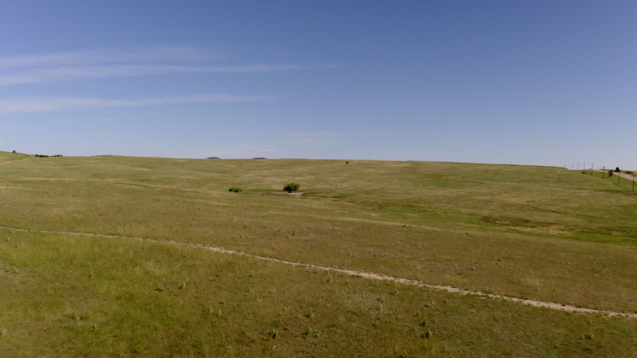 파머 레이크 콜로라도의 아름다운 암석으로 향하는 풀이 무성한 비행기의 공중 전망