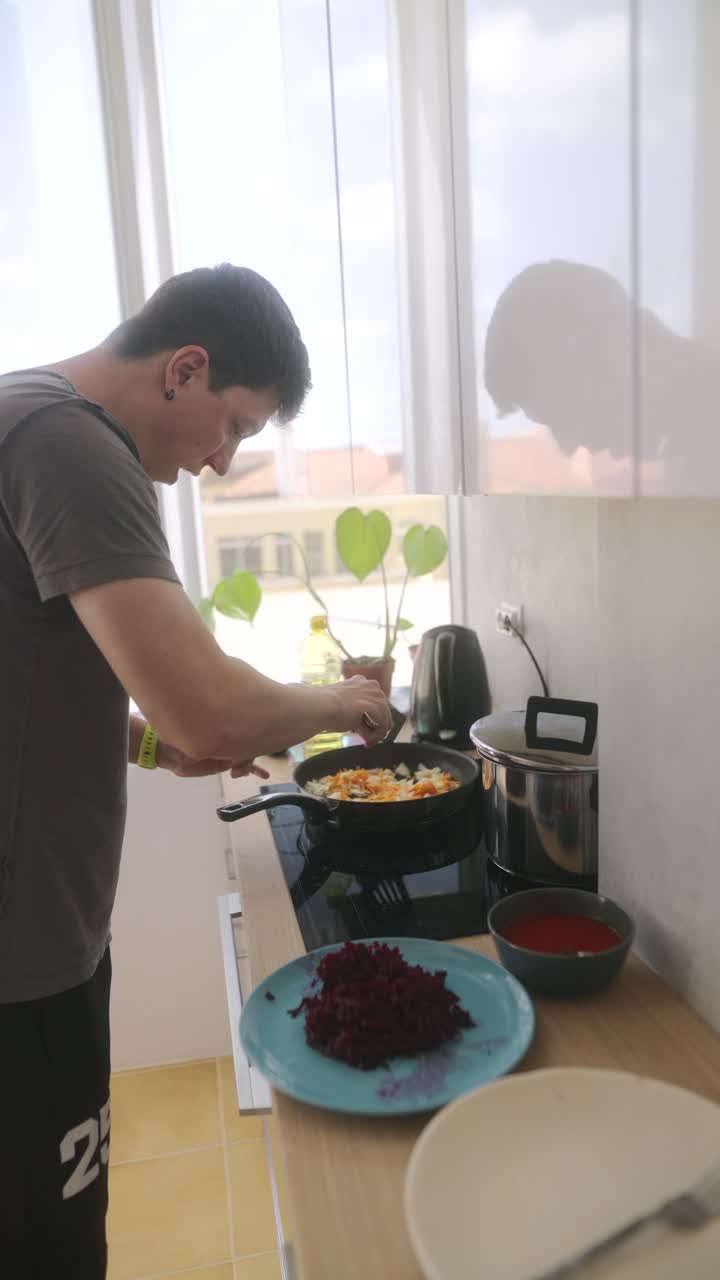 부에서 요리하는 남자