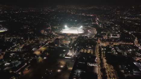 CU-Olympiastadion-In-CDMX-Nachts-Beleuchtet