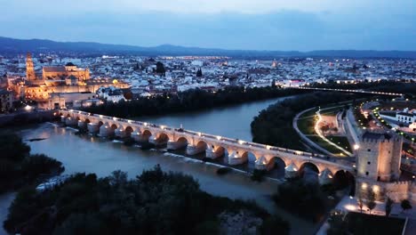 puente y la mezquita-catedral de córdoba por la noche
