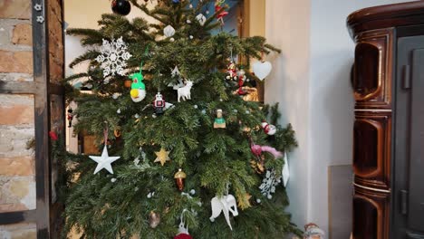 New-Year-Decorate,-Christmas-Tree,-Home-Interior-With-Fireplace-Gifts-and-Decoration