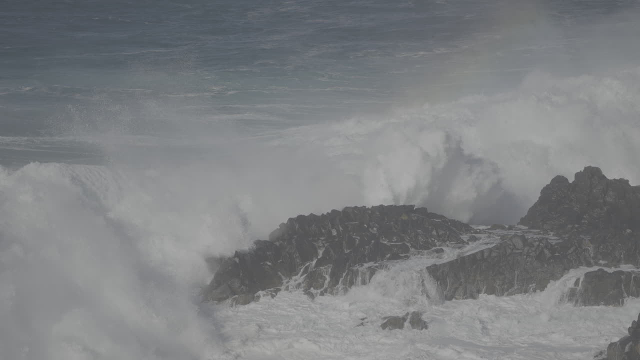 Powerful Waves Crashing Against Rocks