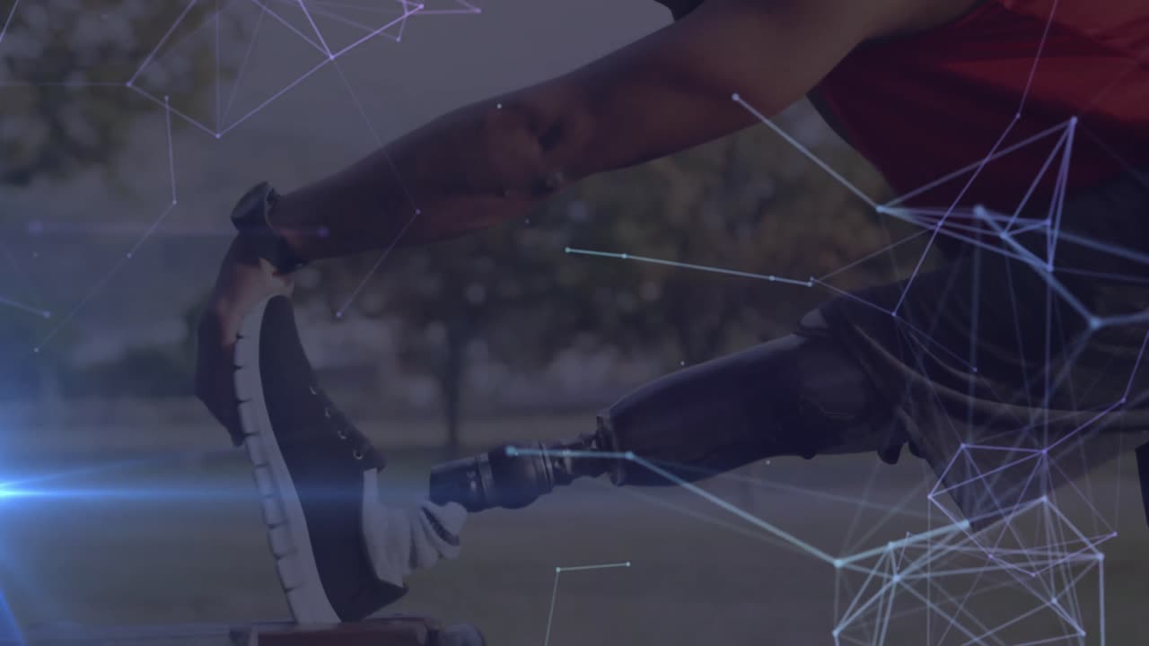 animación de una red de comunicación brillante sobre un atleta masculino con una pierna protésica haciendo ejercicio al aire libre