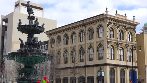 Una-Toma-De-Establecimiento-Del-Centro-De-Montgomery-Alabama-Con-Hermosos-Edificios-Restaurados