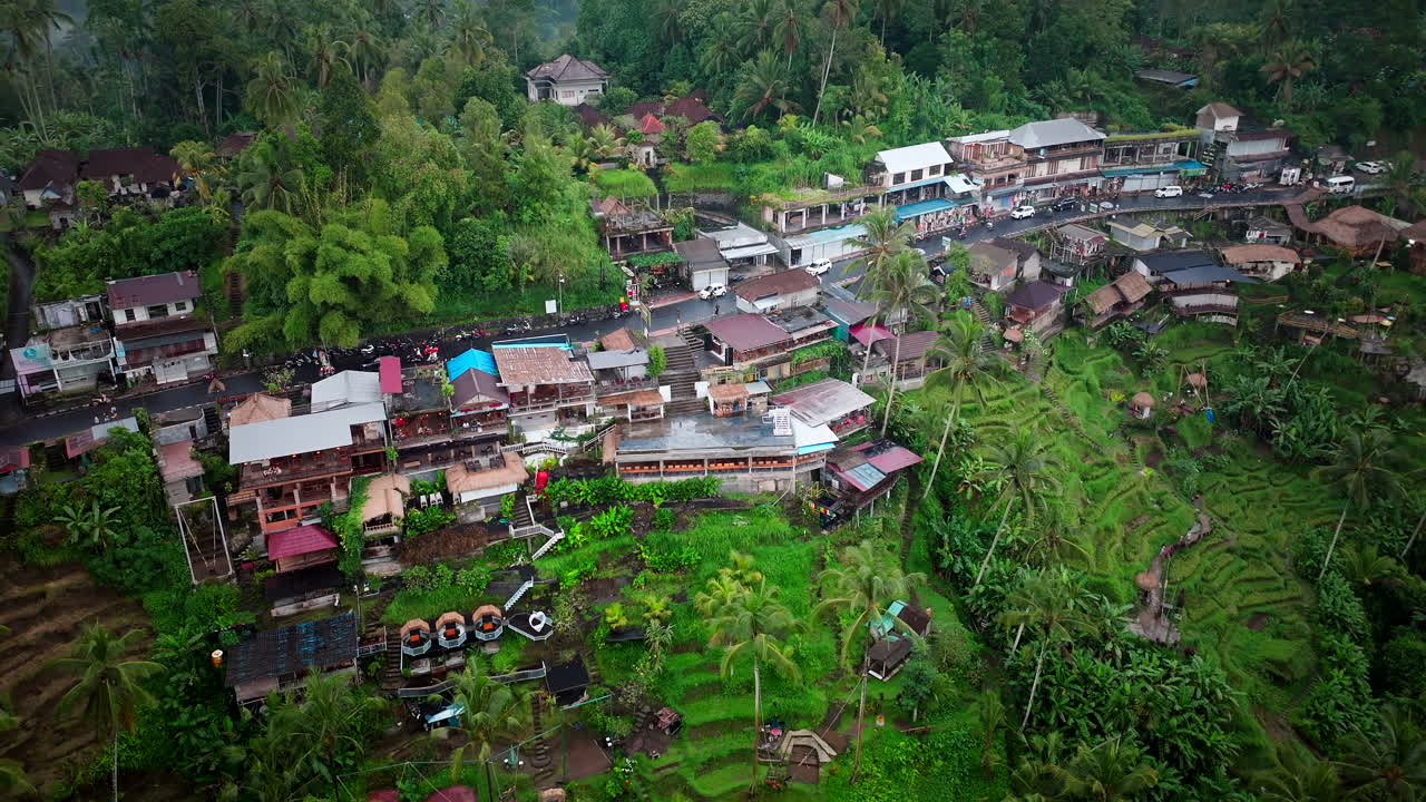 pueblo de tegalalang, bali en indonesia. órbita aérea