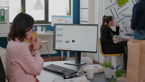 Entrepreneur-woman-having-fastfood-delivered-meal-order-during-takeout-lunchtime