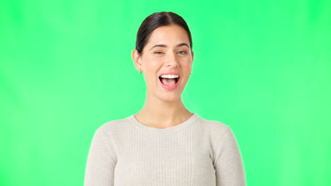 Mujer-Joven-Feliz,-Cara-Y-Guiño-En-Pantalla-Verde