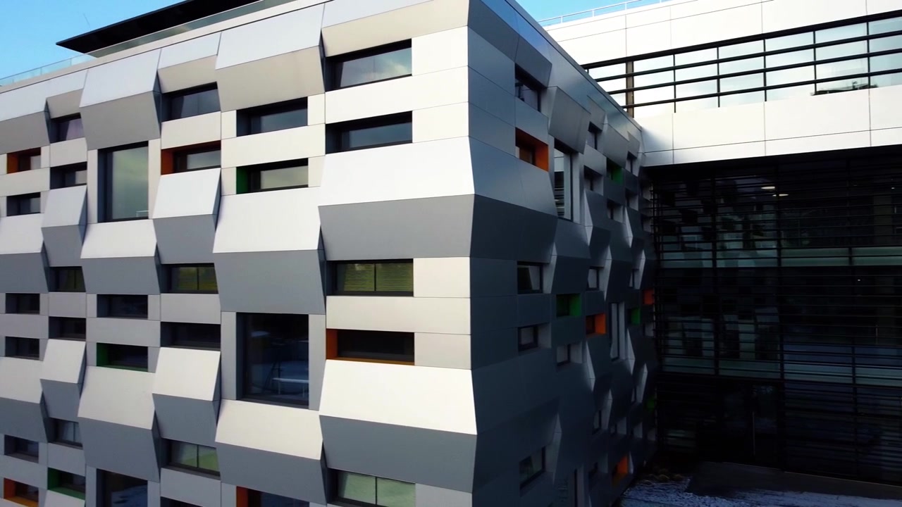 Elementi di architettura moderna. Riprese dell'edificio.