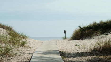 Einsamer-Strand-Resort-Sandige-Sanddünen-Insel-Frei-Schwimmen-Ozean-Meer-Sonnig-Abenteuer-Schöner-Ort-Bild-Perfekter-Tag-Gehweg-Wasser-Reisen-Urlaub-Urlaub-Hotell-Küste-Schweden-Ens-Of-Roadtrip