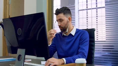 Executive-sitting-on-desk-in-office-4k