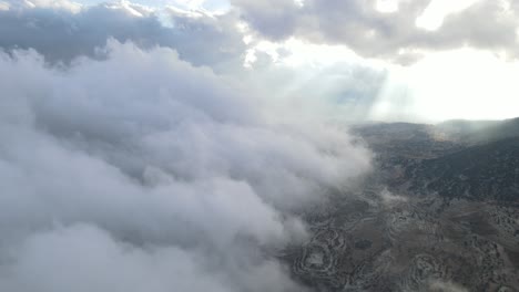 Erde-Hinter-Wolken-Gesehen