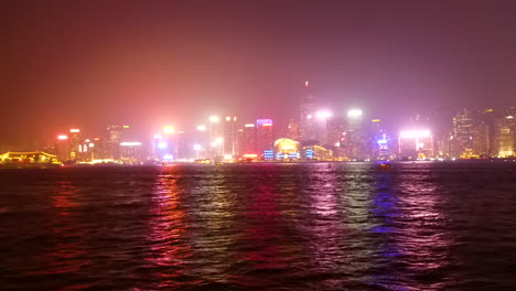 Pan-De-Lapso-De-Tiempo-Rápido-En-La-Noche-Del-Puerto-De-Hong-Kong,-China