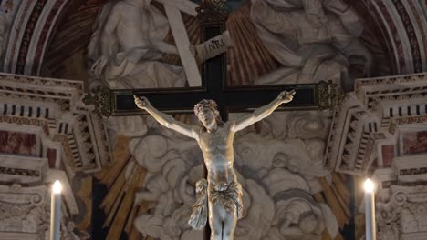 Hermosa-Cruz-De-Jesucristo,-Es-Asombrosa-Y-Clara,-Las-Luces-Ayudan-A-Tener-Fe