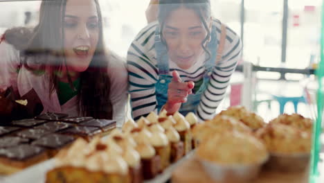 panadería, compras y mujeres mirando el postre