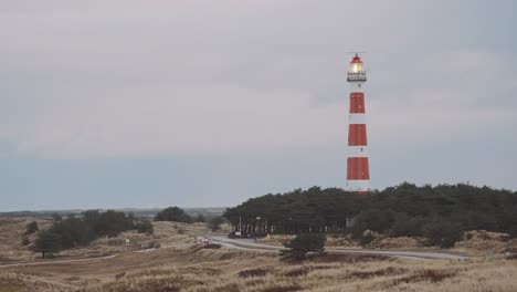 Heller-Strahl,-Der-Vom-Berühmten-Leuchtturm-Von-Ameland-Namens-Bornrif-Scheint