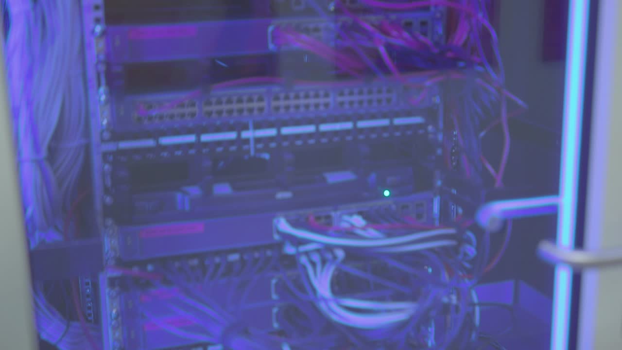 rack para servidores con equipos de red