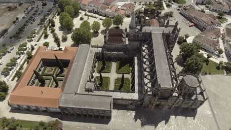 Medieval-Batalha-Monastery,-Mosteiro-da-Batalha,-A-UNESCO-World-Heritage-Site-In-Batalha,-Portugal-At-Daytime