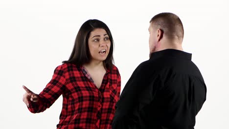pareja discutiendo