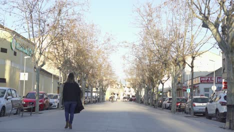 city street scene on a sunny day