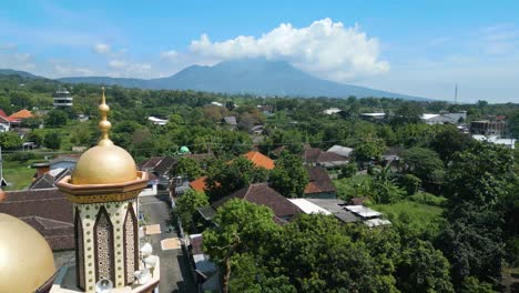 Town-and-a-temple-with-golden-dome-mosque-in-the-center