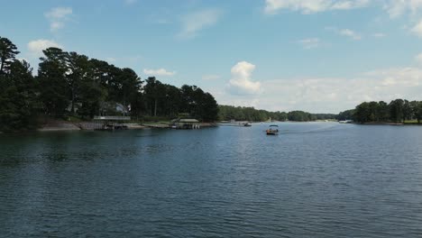 Luftbild-Von-Bootsfahrern,-Die-Sich-Auf-Dem-Lake-Lanier-Amüsieren