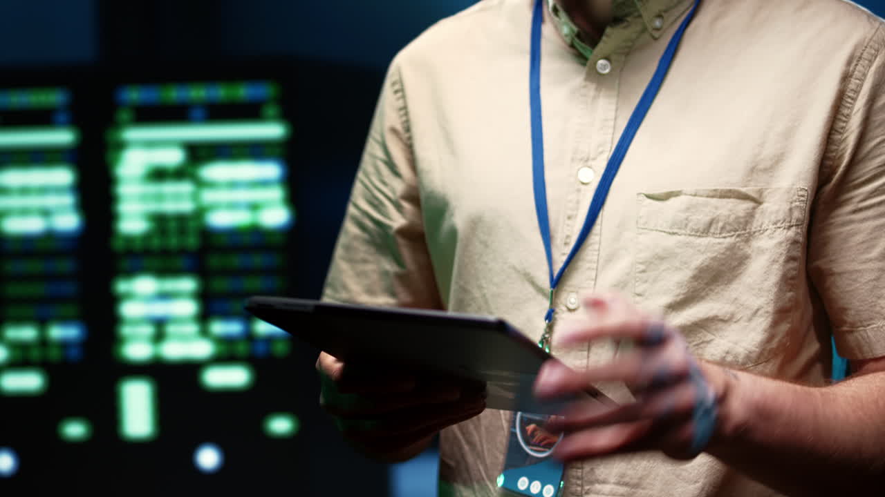 experto que realiza un examen rutinario del sistema