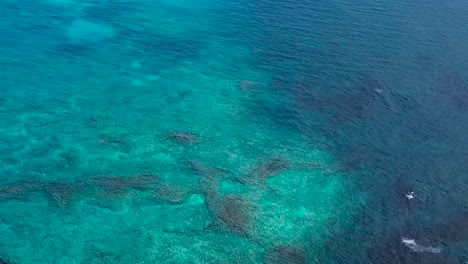 無人機在珊瑚礁上空的海灘 黑沙夏威夷